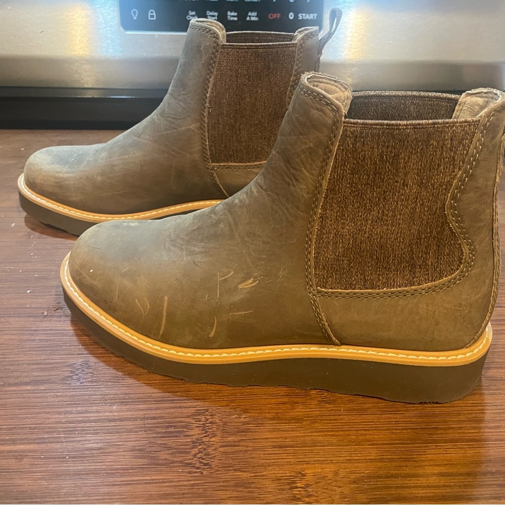 Kodiak Bonshaw Wedge Brown Leather Chelsea Boots, Gently used, women’s size 7.5